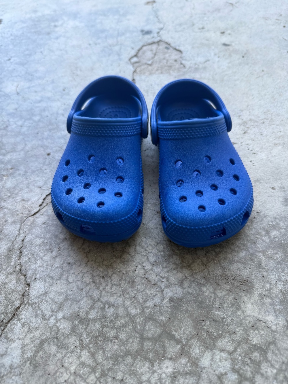 CROCS Classic Kids Clog in Bright Blue 9C